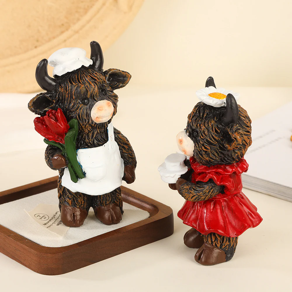 Desktop ornaments featuring a pair of cows as decorative items - Image 4